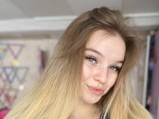camgirl playing with vibrator LouiseMiler
